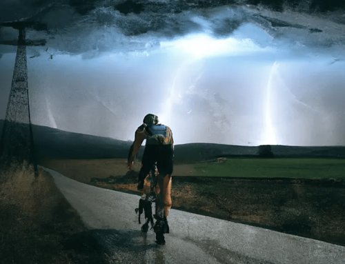 En bicicleta bajo una tormenta eléctrica: cómo actuar